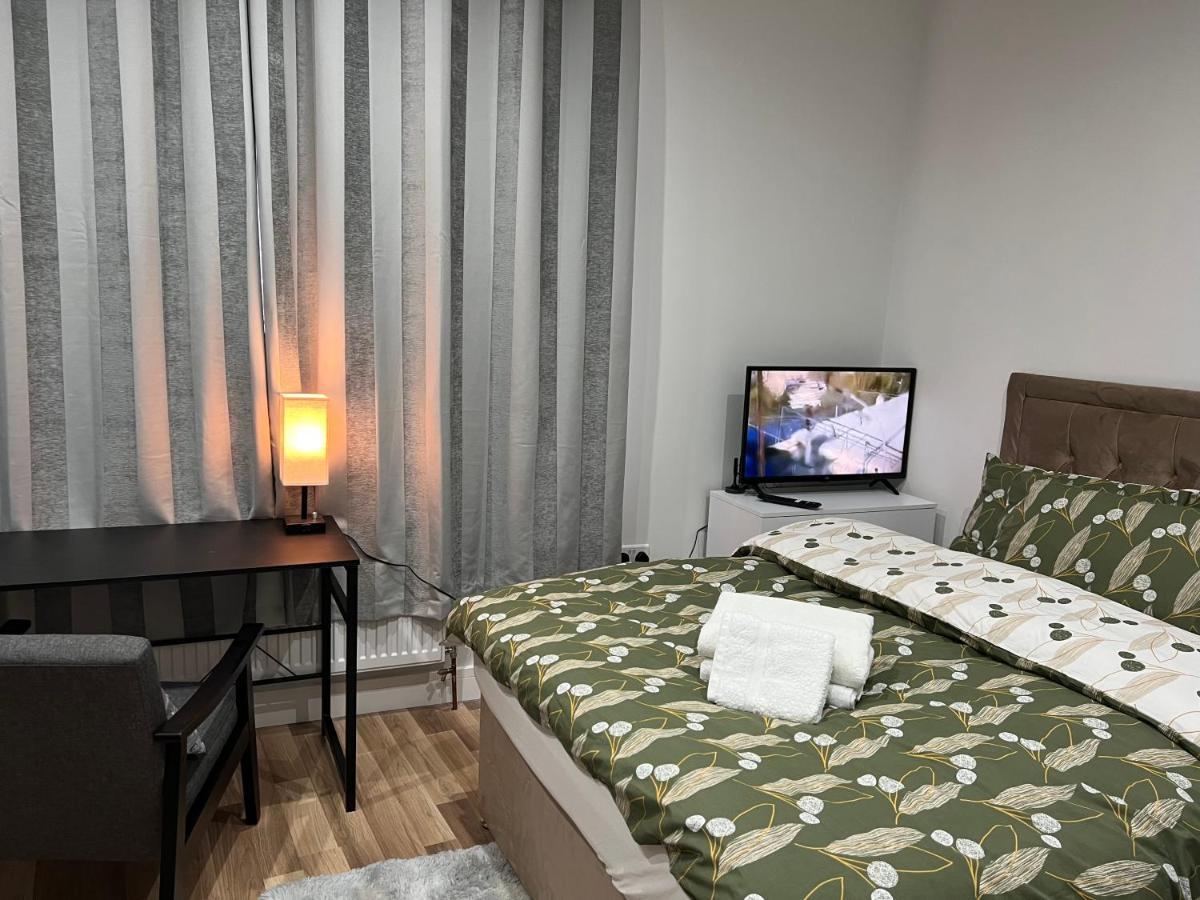Park View Serviced Apartment - Next To Northolt Tube Station - Near Central London & Wembley Kültér fotó