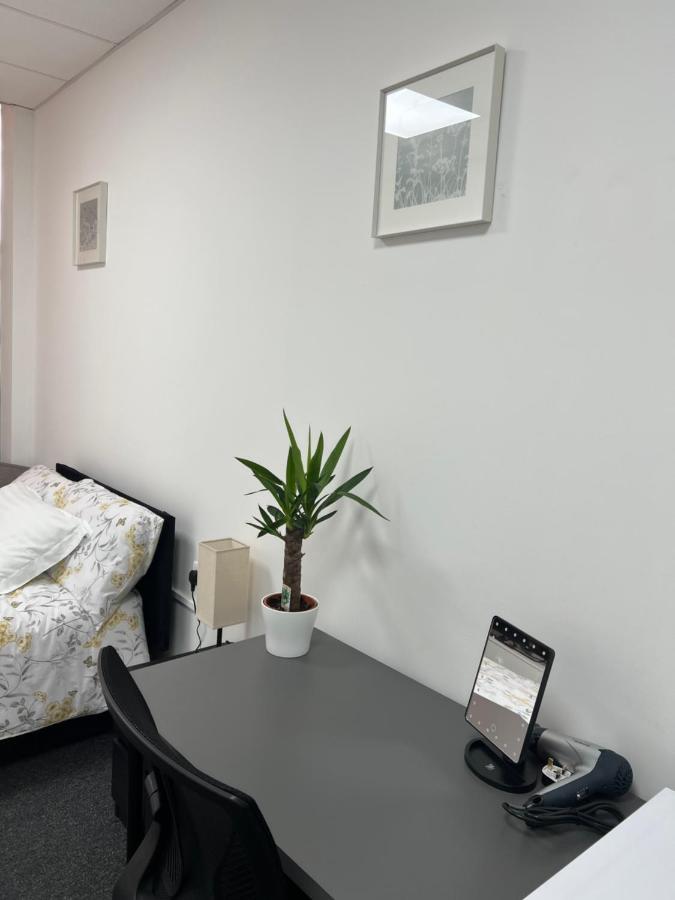 Park View Serviced Apartment - Next To Northolt Tube Station - Near Central London & Wembley Kültér fotó