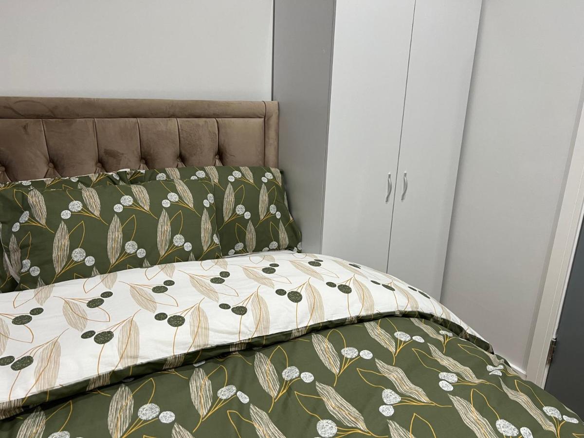 Park View Serviced Apartment - Next To Northolt Tube Station - Near Central London & Wembley Kültér fotó