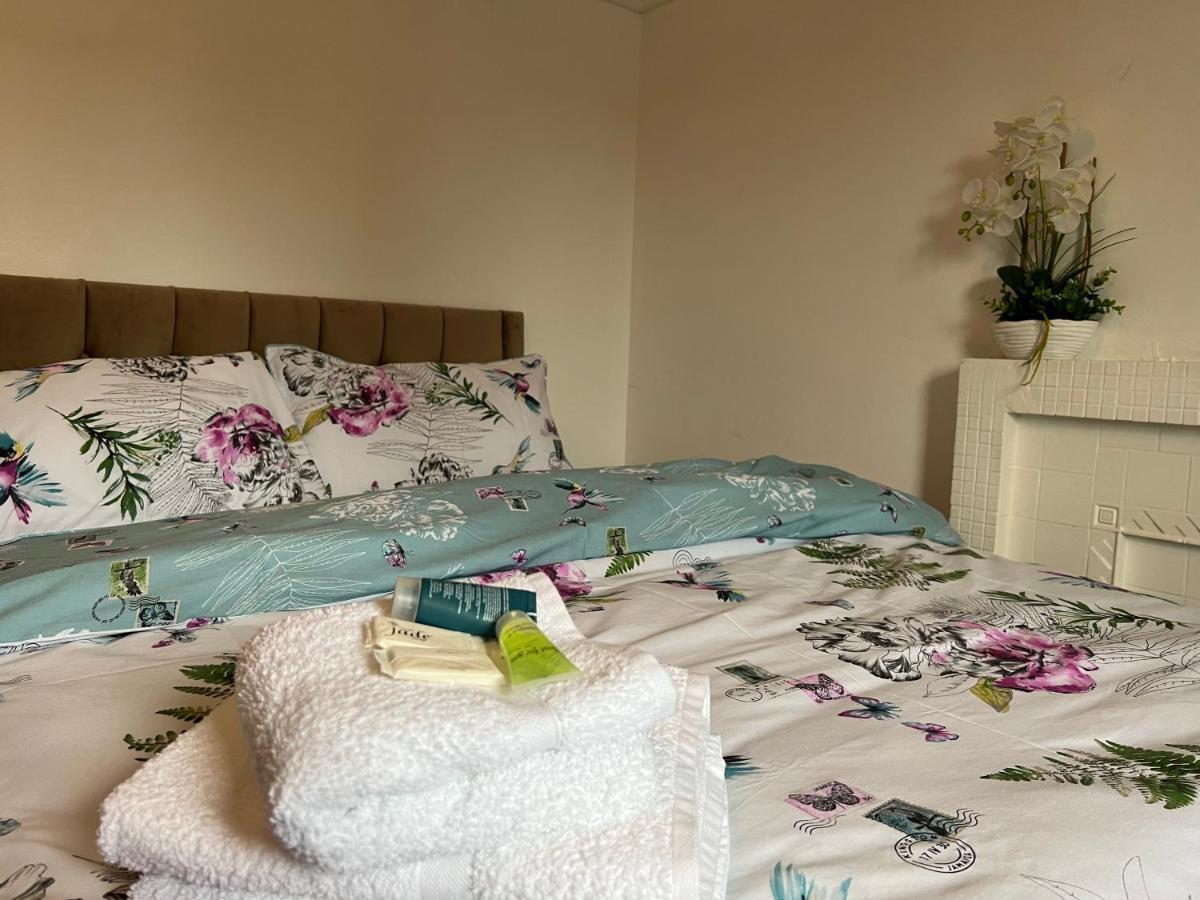 Park View Serviced Apartment - Next To Northolt Tube Station - Near Central London & Wembley Kültér fotó